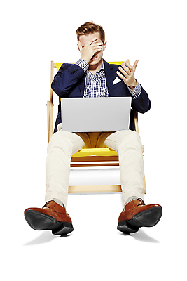 포토 JPG 해외이미지 스튜디오촬영 백인 직업 라이프스타일 신발 컨셉 인터넷 비즈니스 CEO 청소년 휴가 스트레스 한명 앉기 파란색 노트북 컴퓨터 갈색 노란색 놀람 재킷 작업 직장인 이메일 우아함 좌절 무선전화기 걱정 흰배경 선베드 와이파이 패배 전자상거래 고립 재앙 트러블 카피스페이스 해외202004 해외포토 서양인 1 감정 컬러 백그라운드 의자 모션 실내 표정 사람 생활 전자제품 공백 외투 흰색 전화기 무선인터넷 파일형식 이미지허브