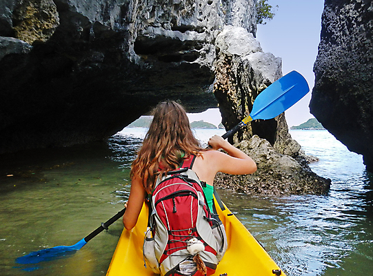 포토 JPG 해외이미지 공원 아시아 바다 섬 여행 태국 자연 하늘 한명 풍경 파란색 노란색 여행객 만 동굴 숲 카약 가죽끈 이국적 전국 파라다이스 해외202004 해외포토 1 공공시설 나라 컬러 사람 수상스포츠 끈 가죽 생태계 파일형식 이미지허브