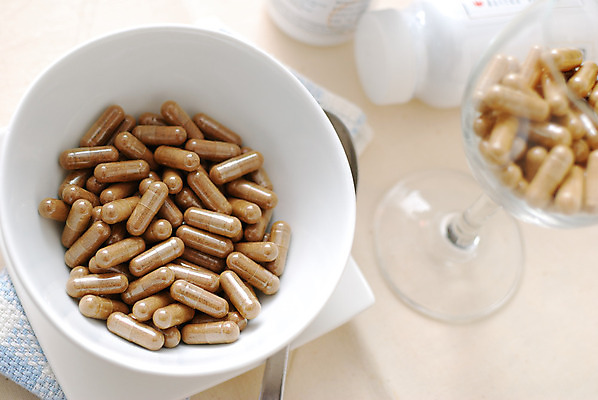 포토 JPG 해외이미지 라이프스타일 접시 음료 음식 백그라운드 컨셉 다이어트 건강 병원 사람없음 알약 약 식당 숟가락 식사 고통 흰색 기구 독약 원형 수프 질병 정상 먹기 배고픔 오브젝트 날것 중독 돌봄 중독자 해외202004 해외포토 도형 식기 감정 컬러 의학 모션 수저 생활 상점 파일형식 이미지허브