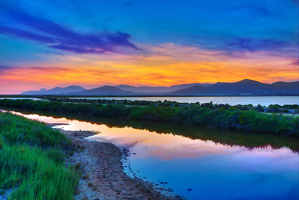 포토 JPG 해외이미지 구름 산업 문화 호수 바다 섬 여행 백그라운드 밭 오렌지 비즈니스 자연 하늘 풍경 사람없음 야외 물 여름 파란색 빛 컬러풀 태양 반사 일출 황혼 일몰 새벽 흰색 스페인 황금 땅 지중해 소금 소금물 수평선 해외202004 해외포토 자연요소 계절 유럽 컬러 농업 과일 노을 생태계 파일형식 이미지허브