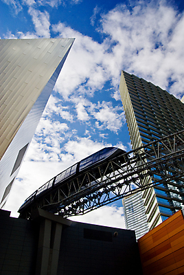 포토 JPG 해외이미지 여행 미래 사람없음 야외 반사 미국 활발 기차 야간 피라미드 전차 공상 결정체 강렬 라스베가스 해외202004 해외포토 자연요소 건축물 육상교통 컨셉 북아메리카 대중교통 랜드마크 파일형식 이미지허브