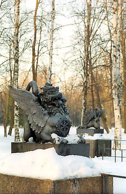 포토 JPG 해외이미지 나무 식물 공원 문화 조각 겨울 날개 발 자연 날씨 풍경 사람없음 야외 장식 금속 맑음 중국 추위 역사 받침대 서리 자작나무 1월 옛날 총구 해외202004 해외포토 계절 공공시설 아시아 재질 신체부위 날짜 생태계 파일형식 이미지허브