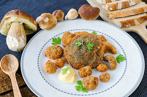 포토 JPG 해외이미지 접시 빵 사람없음 숟가락 버섯 튀김 허브 나무도마 버섯요리 나무배경 해외202004 플레이팅 해외포토 식물 식기 음식 백그라운드 도마 수저 목재 상차림 파일형식 이미지허브