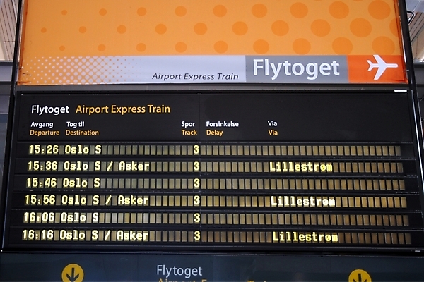 포토 JPG 해외이미지 여행 비즈니스 휴가 노르웨이 사람없음 컴퓨터 글로벌 숫자 디지털 스크린 기차 정보 표현 도시 시간 메시지 닫기 공항 편지 도착 항공 사인 출발 출퇴근 통근 해외202004 해외포토 문자 유럽 육상교통 컨셉 교통시설 모션 대중교통 전자제품 출근 파일형식 이미지허브