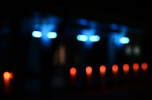 포토 JPG 해외이미지 백그라운드 패턴 추상 전등 조명 사람없음 빨간색 빛 검은색 흰색 야간 진열장 보케 블러 해외202004 해외포토 자연요소 컬러 무늬 파일형식 이미지허브