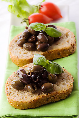 포토 JPG 해외이미지 사람없음 초록색 검은색 올리브 브루스케타 해외202004 해외포토 열매 컬러 파일형식 이미지허브