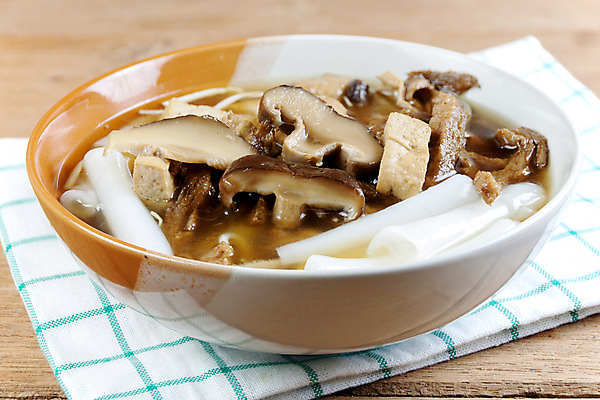 포토 JPG 해외이미지 음식 잎 채소 건강 동양인 사람없음 초록색 일본 중국 버섯 봄 사발 수프 국수 두부 점심식사 비건 해외202004 해외포토 식물 계절 아시아 컬러 인종 식사 면류 사기그릇 채식주의자 파일형식 이미지허브