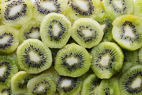 포토 JPG 해외이미지 식물 음식 조각 백그라운드 과일 자연 건강 키위 요리 씨앗 사람없음 초록색 흰색 신선 맛 자르기 먹기 싱글 유기농 슬라이스 숙성 해외202004 해외포토 웰빙 컬러 컨셉 모션 생태계 파일형식 이미지허브