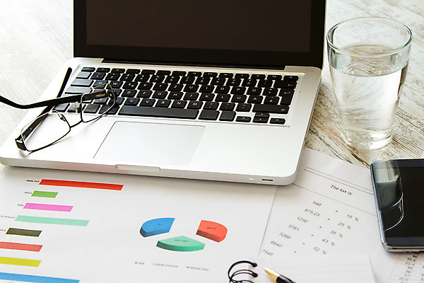 포토 JPG 해외이미지 종이 안경 돈 비즈니스 통계 그래프 사람없음 그래픽 금융 경제 노트북 컴퓨터 사무실 숫자 연필 스크린 자료 저축 계산기 정보 키보드 업무 계산 시장 계획 인쇄 분석 보고서 문서 투자 이익 시트 회계 경영 계좌 수입 회계사 해외202004 해외포토 직업 문자 잡화 컨셉 문구용품 학용품 전자제품 필기구 장비 작업 재산 파일형식 이미지허브