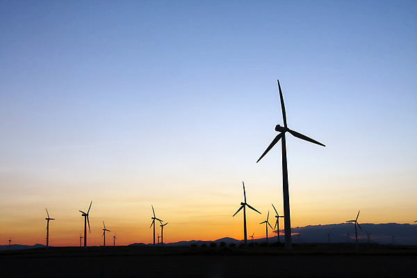 포토 JPG 해외이미지 식물 산업 오렌지 자연 하늘 바람 미래 풍경 사람없음 초록색 파란색 글로벌 태양 농장 환경 탑 힘 일몰 재활용 풍차 발전기 에너지 흰색 칼날 역 에코 생태계 프로펠러 자원 유지 생태학 효율 공급 해외202004 해외포토 자연요소 건축물 교육 컬러 컨셉 농업 과일 교통시설 날씨 노을 발전소 친환경 파일형식 이미지허브