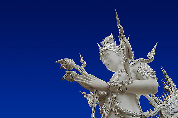 포토 JPG 해외이미지 구름 디자인 외관 아시아 조각 태국 천사 미술 사람없음 야외 장식 파란색 빛 조각상 숫자 골동품 기도 사찰 심볼 경례 여신 스타일 해외202004 해외포토 자연요소 문자 나라 컬러 종교건축 문화예술 조형물 인사 파일형식 이미지허브