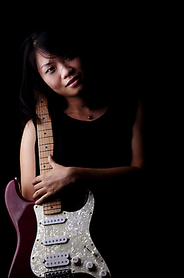 포토 JPG 해외이미지 라이프스타일 응시 여자 아시아 얼굴 음악 포즈 백그라운드 한명 동양인 성인 숫자 검은색 헤드폰 중국 소리 듣기 흰색 기타 신선 쇼 오디오 동쪽 플레이어 스타일 해외202004 해외포토 문자 1 시선 나라 컬러 음향기기 모션 현악기 문화예술 사람 인종 생활 신체부위 전자제품 방향 파일형식 이미지허브