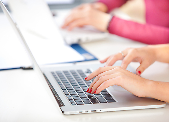 포토 JPG 해외이미지 여자 교육 인터넷 비즈니스 사업가 손가락 노동자 관리 사람 사람없음 전자제품 컴퓨터 사무실 자료 정보 타이핑 키보드 업무 선택 손톱관리 손톱 경영자 바쁨 비서 온라인 멀티미디어 인터넷주소 소통 경영 운영자 입력 정중 키패드 프로그래머 사용자 해외202004 해외포토 직업 손 컨셉 작업 네일아트 리더 파일형식 이미지허브