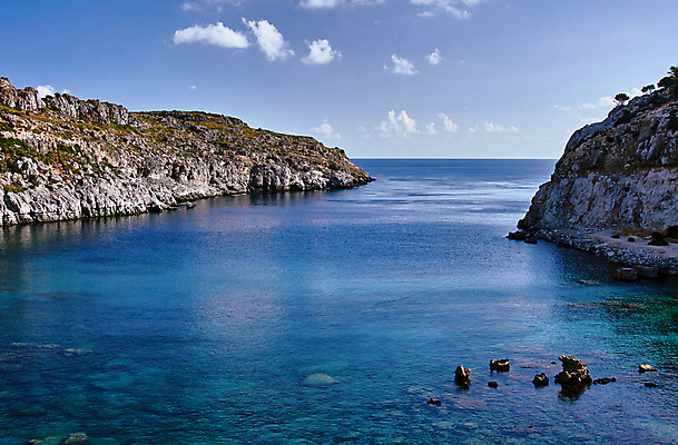 포토 JPG 해외이미지 바다 섬 자연 하늘 산 풍경 사람없음 초록색 물 파란색 바위 가장자리 지중해 그리스 수평선 해외202004 해외포토 자연요소 유럽 컬러 돌_바위 둘레 생태계 파일형식 이미지허브