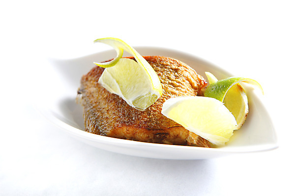 포토 JPG 해외이미지 접시 음식 육류 어류 사람없음 식당 그릴 레몬 해외202004 해외포토 식기 과일 식재료 주방용품 상점 수중동물 파일형식 이미지허브