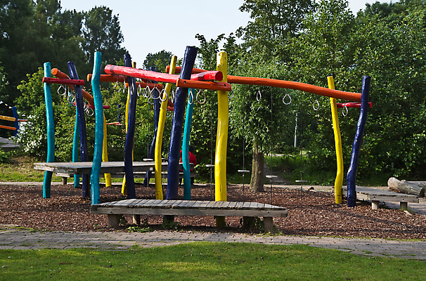 포토 JPG 해외이미지 공원 행복 어린이 모래 밭 장난 모션 놀이 바닥 안전 사람없음 건물 목재 파란색 컬러풀 정원 맑음 유치원 활발 기쁨 소용돌이 게임 미끄럼틀 놀이터 오브젝트 그네 오르기 고무 일반 구역 해외202004 해외포토 나무 건축물 공공시설 교육 감정 컬러 컨셉 농업 재료 날씨 사람 회오리 놀이기구 파일형식 이미지허브