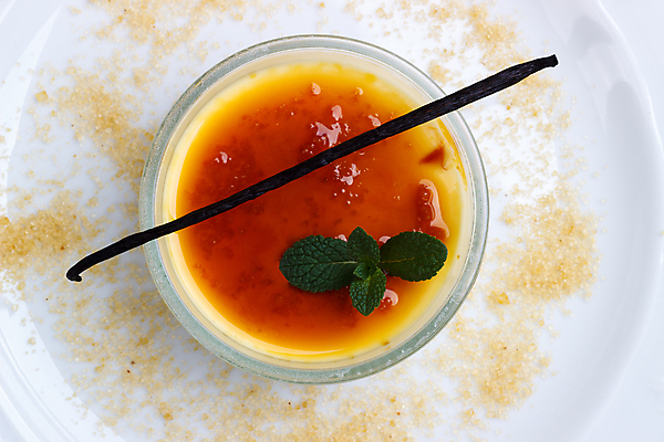 포토 JPG 해외이미지 전통 유럽 문화 음식 디저트 요리 사람없음 가로 초록색 갈색 노란색 케이크 계란 식사 카페 신선 달콤 유혹 설탕 크림 슛 레시피 프랑스어 바닐라 스페인어 커스터드 페스츄리 캐러멜 전경 해외202004 해외포토 문자 나라 빵 컬러 컨셉 풍경 상점 알 맛 파일형식 탑뷰 이미지허브