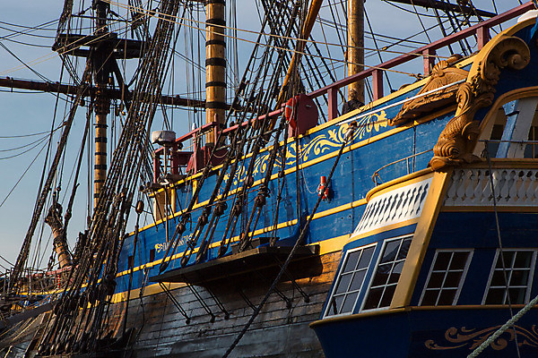 포토 JPG 해외이미지 전신 유럽 전통문화 밧줄 교통수단 바다 여행 요트 교통시설 항해 스웨덴 사람없음 야외 목재 관광지 노란색 항구 프랑스 역사 출장 과거 범선 군함 해적 닻 대서양 돛대 구식 옛날 해외202004 해외포토 나무 전통 나라 문화 줄 컬러 교통 컨셉 배_교통 비즈니스 재료 북유럽 도둑 시설 해군 파일형식 이미지허브