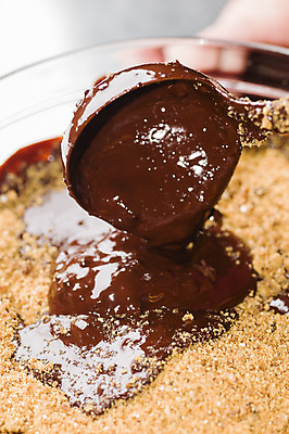 포토 JPG 해외이미지 음식 조각 패턴 재료 지팡이 건조 건강 사람없음 갈색 쌓기 초콜릿 검은색 어둠 이탈리아 블록 우유 견과류 바 막대기 우아함 달콤 맛 설탕 먹기 크림 준비 정사각형 망고 코코아 덩어리 무화과 고립 살구 카카오 피스타치오 개암 억울 해외202004 해외포토 도형 열매 감정 유럽 음료 컬러 컨셉 무늬 과일 모션 디저트 유제품 열대과일 파일형식 이미지허브