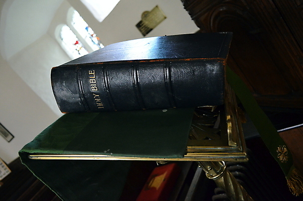 포토 JPG 해외이미지 기독교 종교 사람없음 책 독서 교회 평화 성경 기도 읽기 신성 설교 숭배 해외202004 해외포토 컨셉 종교용품 모션 파일형식 이미지허브