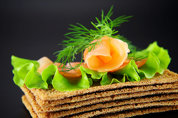 포토 JPG 해외이미지 빵 검은배경 사람없음 한개 쌓기 신선 양상추 연어 오픈샌드위치 해외포토 1 음식 백그라운드 채소 모션 샌드위치 어류 검은색 파일형식 이미지허브