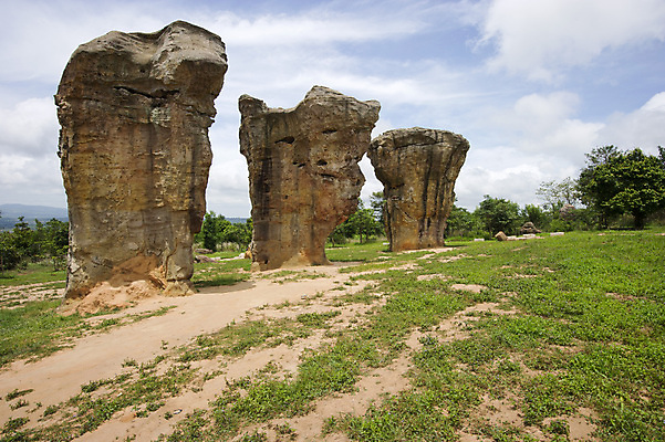 포토 JPG 해외이미지 구름 아시아 자연 하늘 휴가 미술 동양인 풍경 사람없음 야외 초록색 파란색 햇빛 태양 바위 시골 분위기 땅 엽서 장면 동쪽 내추럴 파라다이스 그리너리 해외202004 해외포토 자연요소 나라 컬러 컨셉 문화예술 인종 돌_바위 편지 방향 생태계 파일형식 트랜드컬러 이미지허브