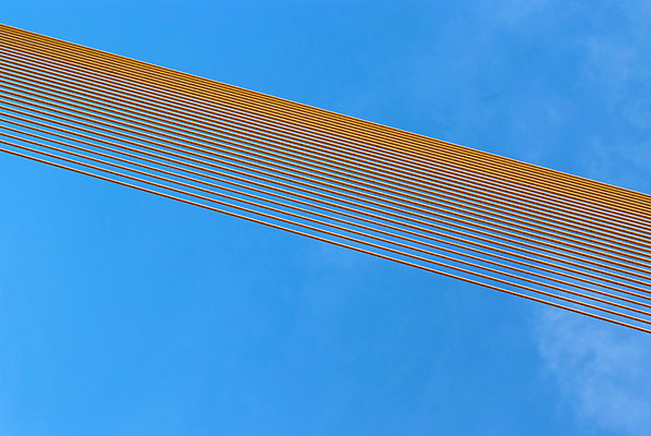 포토 JPG 해외이미지 산업 선 건축양식 하늘 사람없음 가로 전선 흰색 공학 부담 지원 직진 해외202004 해외포토 교육 건축 컬러 파일형식 이미지허브