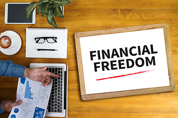 포토 JPG 해외이미지 모양 직업 컨셉 돈 비즈니스 성공 미래 노동자 출입구 사람 사람없음 금융 경제 노트북 자유 업무 비즈니스맨 메시지 재산 선택 목표 은퇴 방향 책상 사인 투자 오르기 골 무료 수입 자금 해외202004 해외포토 남자 가구 모션 전자제품 작업 직장인 파일형식 이미지허브