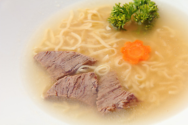 포토 JPG 해외이미지 식기 접시 음식 오렌지 따뜻함 건강 육류 요리 사람없음 가로 식사 저녁식사 이탈리아 당근 소고기 흰색 뜨거움 액체 닫기 수프 국수 점심식사 삶기 해외202004 해외포토 유럽 컬러 과일 식재료 모션 뿌리채소 면류 파일형식 이미지허브