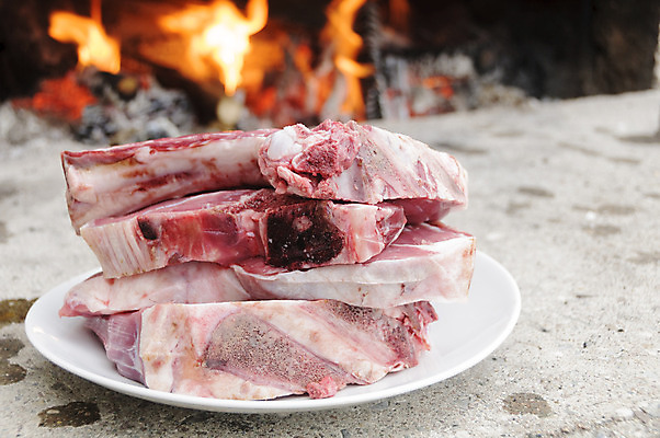 포토 JPG 해외이미지 접시 음식 불 뼈 육류 스테이크 요리 비프스테이크 사람없음 목재 식사 이탈리아 소고기 오븐 그릴 바비큐 자르기 굽기 날것 갈비뼈 연소 생식 토스카나 화상 해외202004 해외포토 자연요소 나무 식기 유럽 식재료 재료 모션 주방용품 서양음식 가전제품 상처 구이 파일형식 이미지허브