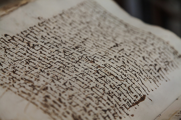 포토 JPG 해외이미지 디자인 교육 종이 백그라운드 텍스트 미술 사람없음 책 독서 갈색 노란색 검은색 성경 수확 골동품 덮개 흰색 오픈 도서관 심볼 오브젝트 교과서 질감 복고 문학 페이지 고립 구식 그런지 옛날 해외202004 해외포토 컬러 농업 종교용품 문화예술 교재 뚜껑 파일형식 이미지허브