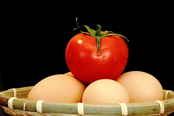 포토 JPG 해외이미지 전통 계절 음식 백그라운드 컨셉 다이어트 토마토 채소 재료 휴가 부활절 건강 사람없음 장식 빨간색 초록색 컬러풀 노란색 바구니 계란 치킨 페인트 샐러드 신선 아침식사 유기농 날것 고립 단백질 숙성 암탉 해외202004 해외포토 웰빙 기념일 컬러 알 식사 닭 암컷 닭고기요리 영양소 파일형식 이미지허브