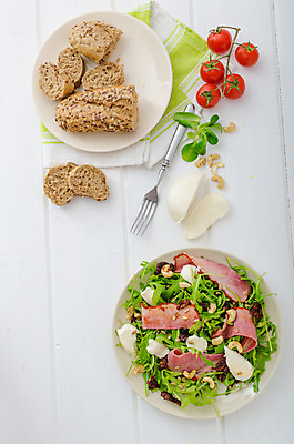 포토 JPG 해외이미지 접시 음식 잎 다이어트 토마토 채소 재료 염소 치즈 건조 건강 요리 사람없음 목재 빨간색 초록색 식사 저녁식사 샐러드 견과류 로켓 흰색 신선 바게트 정상 상추 먹기 유기농 날것 훈제 점심식사 루꼴라 모짜렐라치즈 바이오 비트 채식주의자 캐슈넛 통밀 해외202004 해외포토 나무 식물 식기 웰빙 빵 컬러 포유류 모션 유제품 밀 채식 파일형식 이미지허브