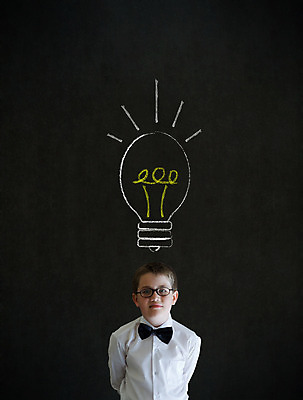 포토 JPG 해외이미지 백인 학생 교육 어린이 백그라운드 컨셉 생각 비즈니스 전구 학교 성공 아이디어 창조 한명 사람 소년 검은색 칠판 흰색 마음 비즈니스맨 작음 문제 해결 지능 브레인스토밍 해외202004 해외포토 서양인 1 남자 컬러 직장인 크기 파일형식 이미지허브