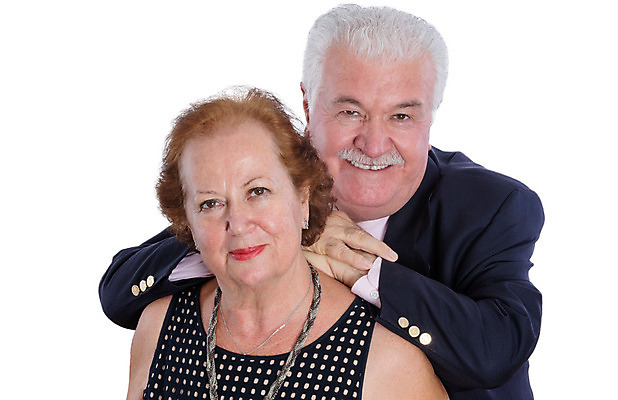 포토 JPG 해외이미지 행복 여유 포즈 결혼 관계 결혼식 남편 함께함 사랑 미소 사람 두명 유행 기댐 우정 흰색 아내 자신감 우아함 은퇴 만족 고립 돌봄 스타일 카피스페이스 정확 해외202004 해외포토 감정 컬러 컨셉 모션 표정 이벤트 친구 공백 파일형식 이미지허브