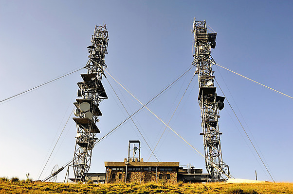 포토 JPG 해외이미지 산업 건축양식 통신 하늘 모바일 세포 기술 안테나 사람없음 파란색 스마트폰 글로벌 탑 금속 디지털 텔레비전 일몰 장비 인공위성 정보 프랑스 흰색 개울 전자레인지 연결 무선전화기 전화기 라디오 신호 전자 방송 전염 돛대 전송 소통 송신기 셀룰러 해외202004 해외포토 건축물 건축 유럽 컬러 컨셉 재질 전자제품 핸드폰 스마트기기 강 노을 가전제품 레인지 질병 감염 파일형식 이미지허브