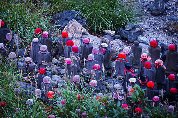 포토 JPG 주간 모자 종교 사람없음 야외 조각상 일본 기도 풀 불상 도치기 국내포토 자연요소 식물 잡화 아시아 불교 조형물 파일형식