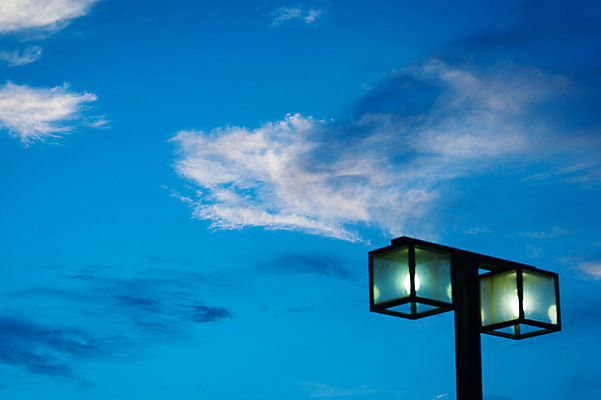 포토 JPG 주간 구름 가로등 하늘 풍경 사람없음 야외 오브젝트 국내포토 자연요소 공공시설 파일형식