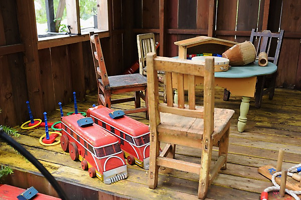 포토 JPG 주간 의자 탁자 실내 사람없음 장난감 장난감자동차 오브젝트 국내포토 자연요소 가구 내부 파일형식