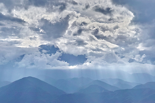 포토 JPG 주간 구름 자연 하늘 산 풍경 사람없음 야외 햇빛 일본 야마나시 빛무리 국내포토 자연요소 아시아 빛 태양 생태계 파일형식