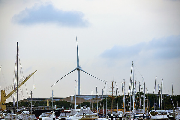 포토 JPG 주간 구름 하늘 풍경 사람없음 야외 항구 일본 풍력에너지 요코하마 선박 국내포토 자연요소 아시아 수상교통 교통시설 그린에너지 파일형식