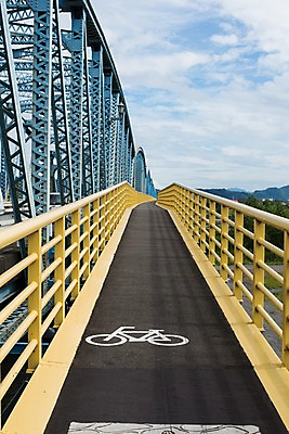 포토 JPG 주간 구름 난간 하늘 사람없음 야외 원근감 구조물 자전거길 가교 국내포토 자연요소 건축물 건축 길 뷰포인트 파일형식