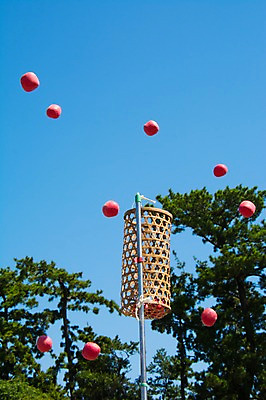 포토 JPG 주간 공 하늘 사람없음 야외 바구니 가을 던지기 체육대회 모래주머니 국내포토 자연요소 계절 모션 체육 대회 파일형식