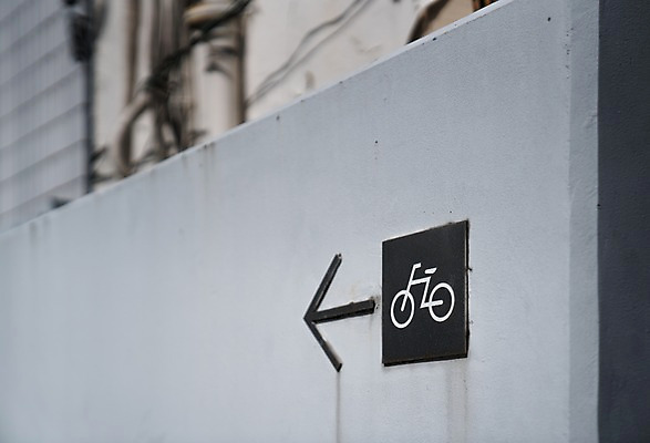 포토 JPG 주간 화살표 거리풍경 사람없음 야외 담장 픽토그램 자전거 자전거길 국내포토 자연요소 길 거리 풍경 바이크 파일형식