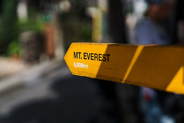 포토 JPG 주간 거리풍경 사람없음 야외 아웃포커스 표지판 길안내 국내포토 자연요소 거리 안내 알림판 촬영기법 풍경 파일형식