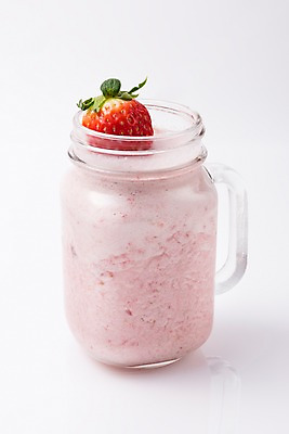 포토 JPG 음료 딸기 잔 사람없음 컵 카페 메뉴 쉐이크 딸기쉐이크 국내포토 식기 과일 상점 파일형식