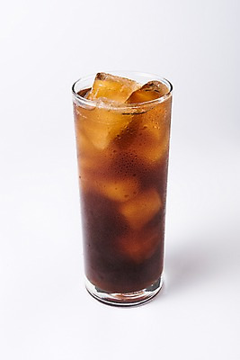 포토 JPG 커피 음료 잔 사람없음 컵 얼음 카페 메뉴 아이스아메리카노 테이크아웃컵 국내포토 자연요소 식기 상점 아메리카노 아이스커피 파일형식