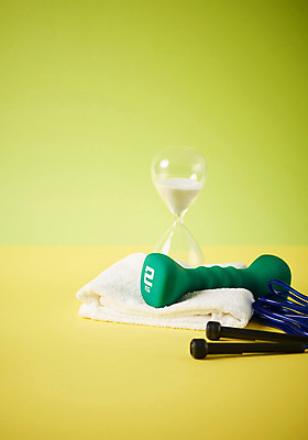 포토 JPG 다이어트 사람없음 수건 운동 아령 목표 모래시계 줄넘기 국내포토 모래 시계 컨셉 건강 위생용품 파일형식