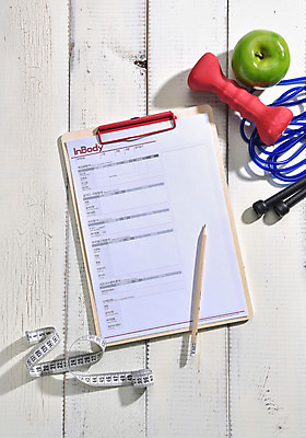 포토 JPG 다이어트 줄자 사람없음 목재 운동 연필 아령 목표 사과 줄넘기 나무배경 국내포토 나무 백그라운드 컨셉 과일 재료 학용품 자 건강 필기구 파일형식