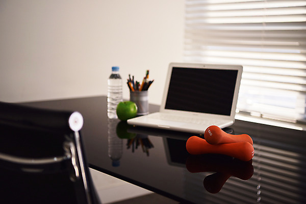 포토 JPG 다이어트 사람없음 아웃포커스 노트북 사무실 운동 아령 목표 사과 물병 연필꽂이 국내포토 컨셉 과일 비즈니스 문구용품 촬영기법 건강 전자제품 물통 파일형식